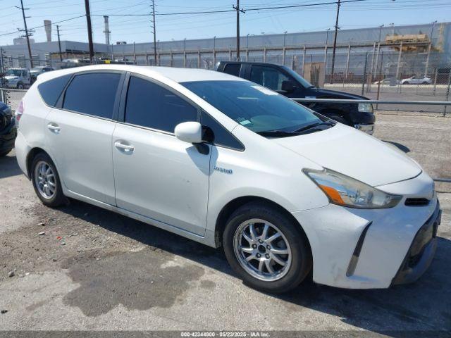  Salvage Toyota Prius v