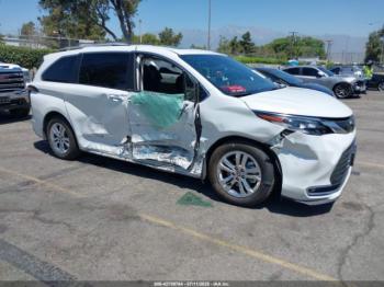  Salvage Toyota Sienna