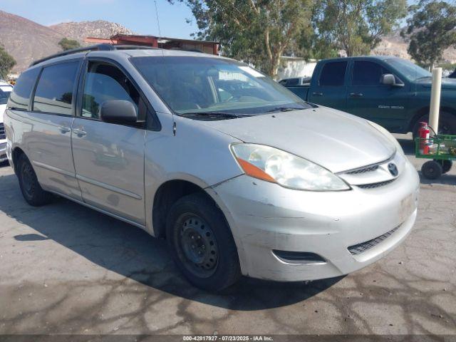  Salvage Toyota Sienna