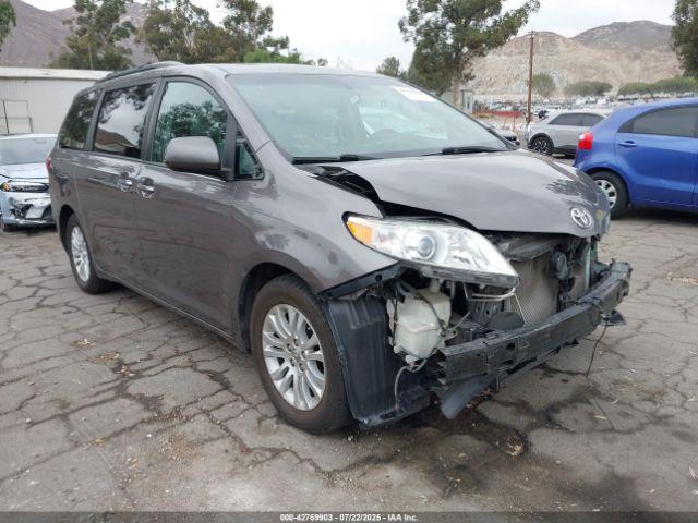  Salvage Toyota Sienna