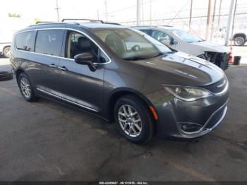  Salvage Chrysler Pacifica