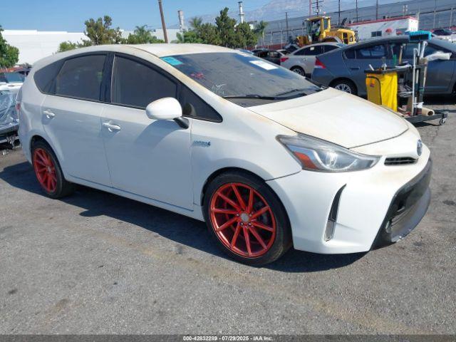 Salvage Toyota Prius v