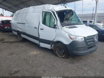  Salvage Mercedes-Benz Sprinter 2500
