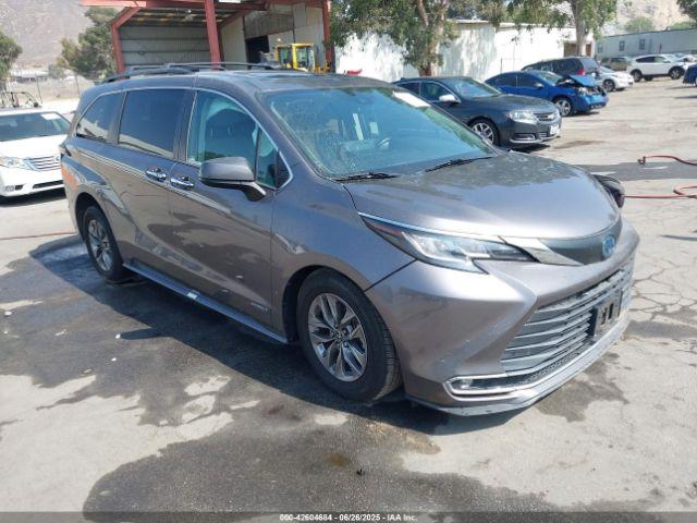  Salvage Toyota Sienna