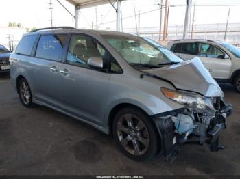  Salvage Toyota Sienna