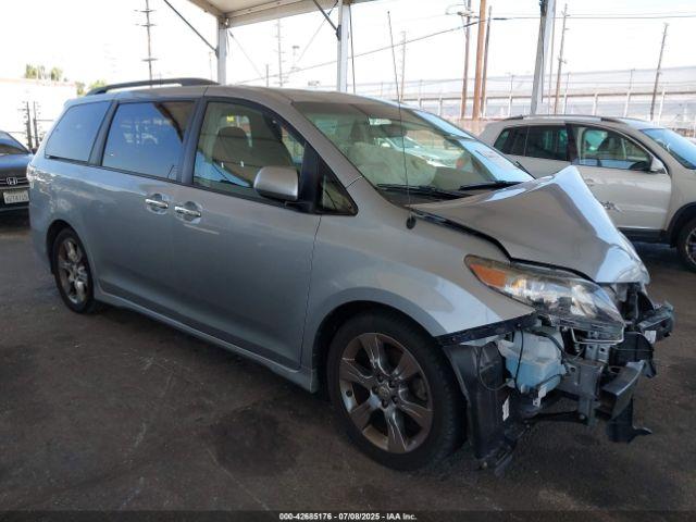  Salvage Toyota Sienna