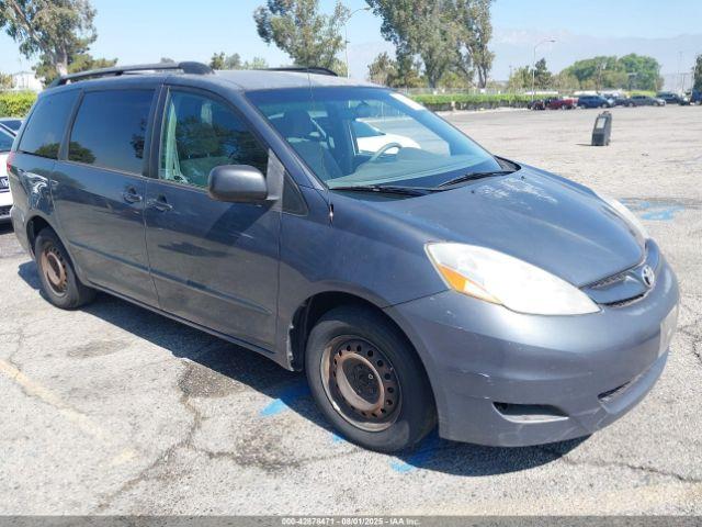  Salvage Toyota Sienna