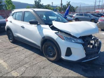  Salvage Nissan Kicks