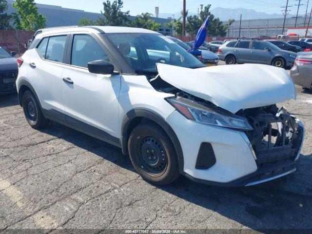  Salvage Nissan Kicks