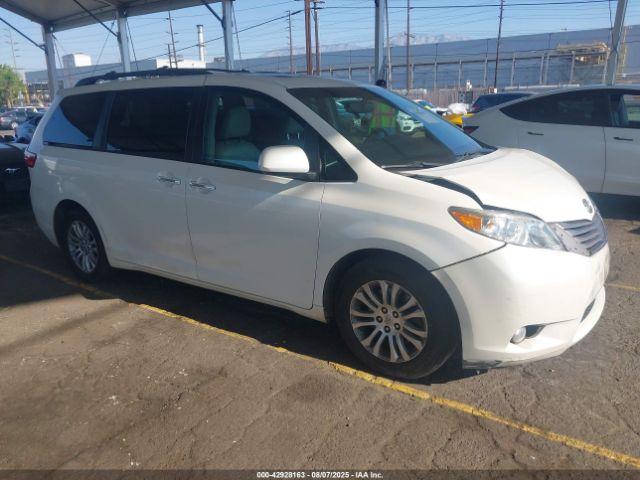  Salvage Toyota Sienna