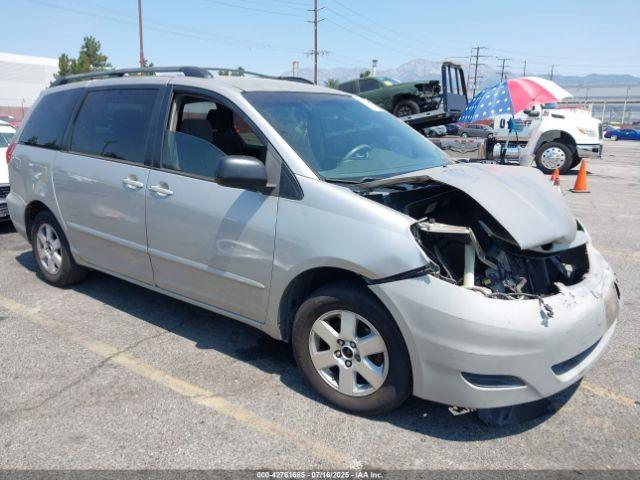  Salvage Toyota Sienna