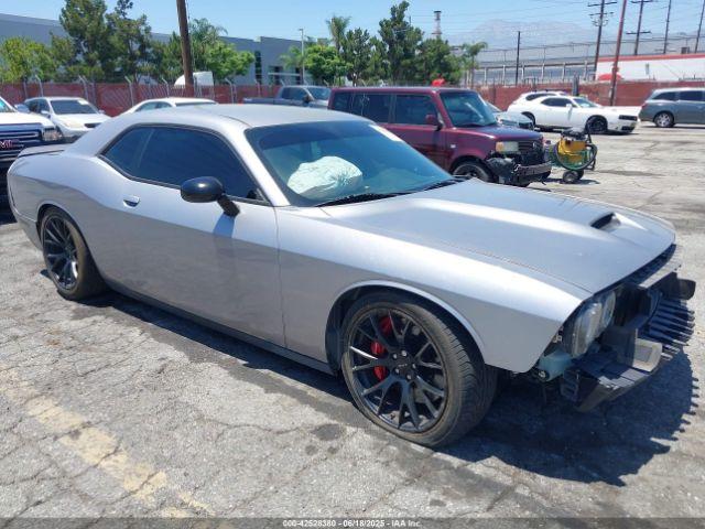  Salvage Dodge Challenger