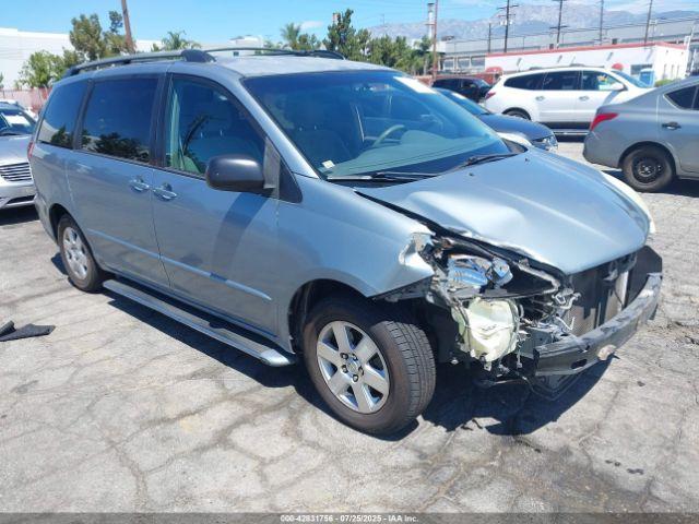  Salvage Toyota Sienna