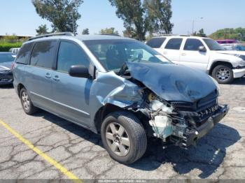  Salvage Toyota Sienna