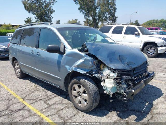  Salvage Toyota Sienna