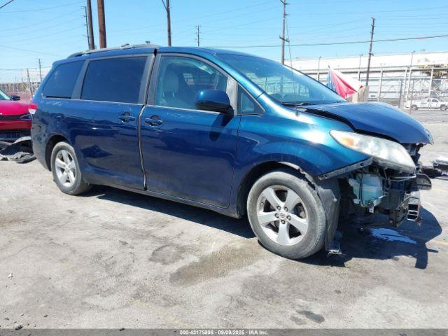  Salvage Toyota Sienna