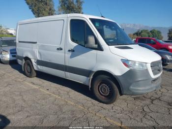  Salvage Mercedes-Benz Sprinter 2500