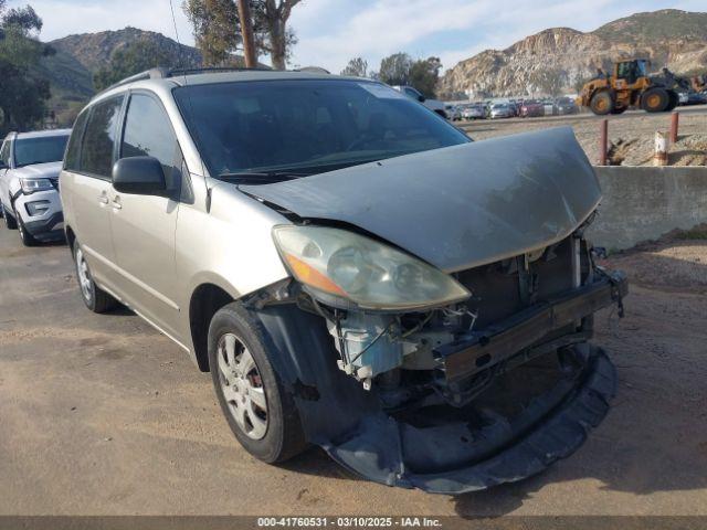  Salvage Toyota Sienna