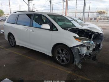  Salvage Toyota Sienna