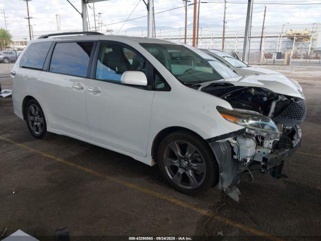  Salvage Toyota Sienna