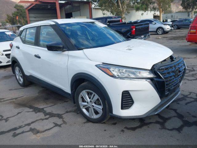  Salvage Nissan Kicks