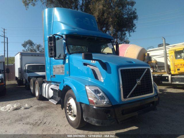  Salvage Volvo Vn