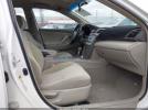Toyota Camry Le Image 6