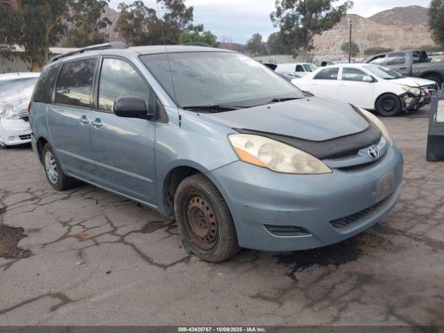  Salvage Toyota Sienna