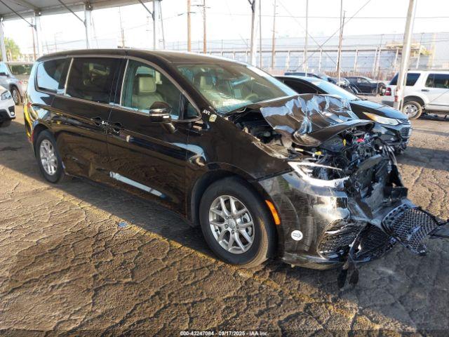  Salvage Chrysler Pacifica