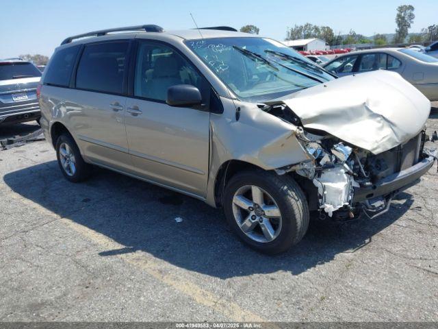  Salvage Toyota Sienna