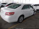Toyota Camry Le Image 8