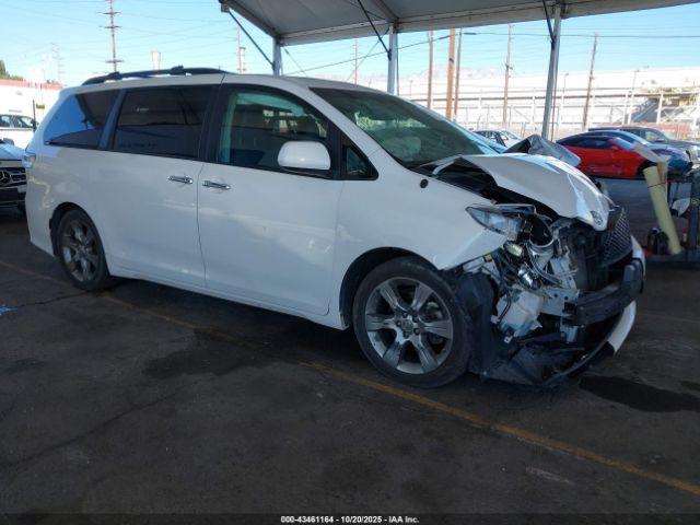 Salvage Toyota Sienna