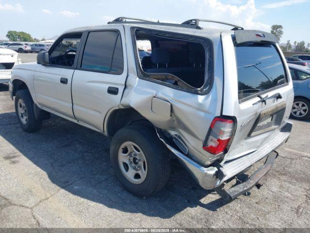 Toyota 4Runner Image 3