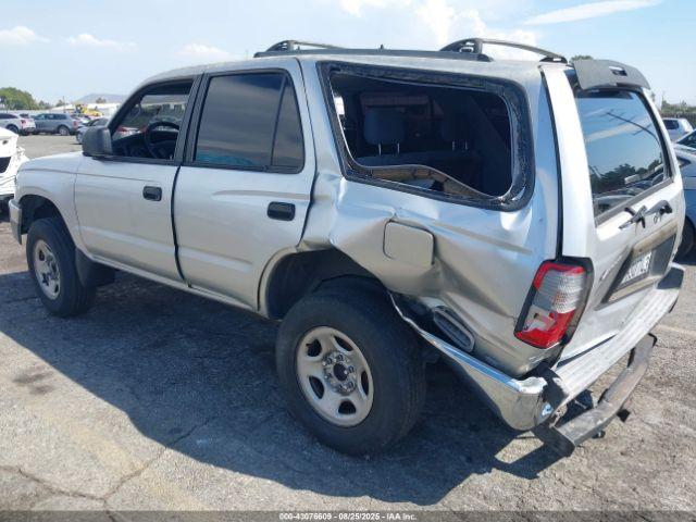 Toyota 4Runner Image 10