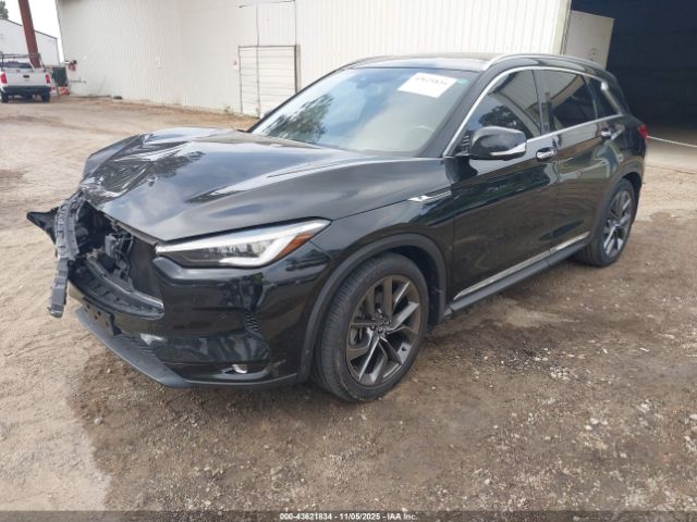 INFINITI Qx Essential Image 3