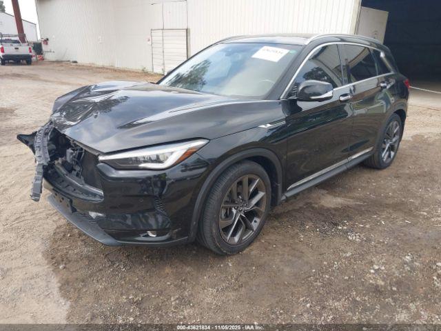 INFINITI Qx Essential Image 3