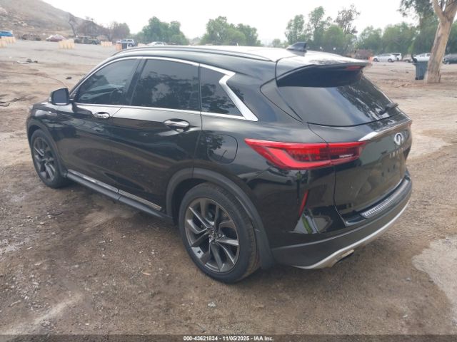 INFINITI Qx Essential Image 2