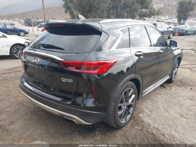 INFINITI Qx Essential Image 7