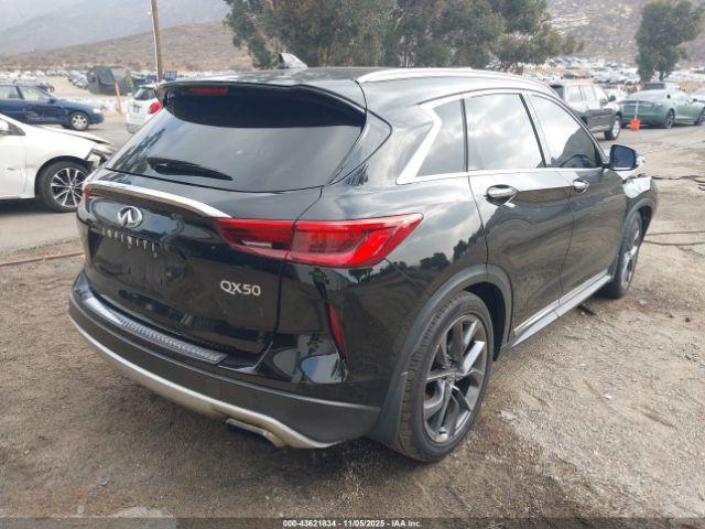 INFINITI Qx Essential Image 7