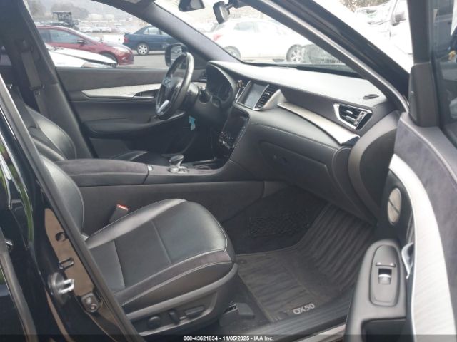 INFINITI Qx Essential Image 4