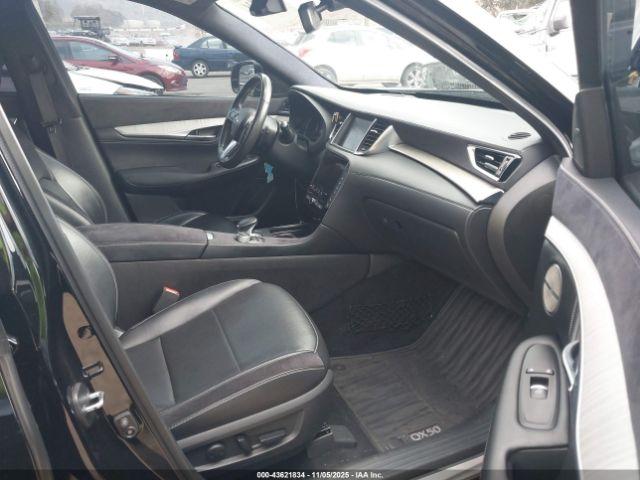 INFINITI Qx Essential Image 4