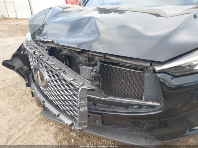 INFINITI Qx Essential Image 19