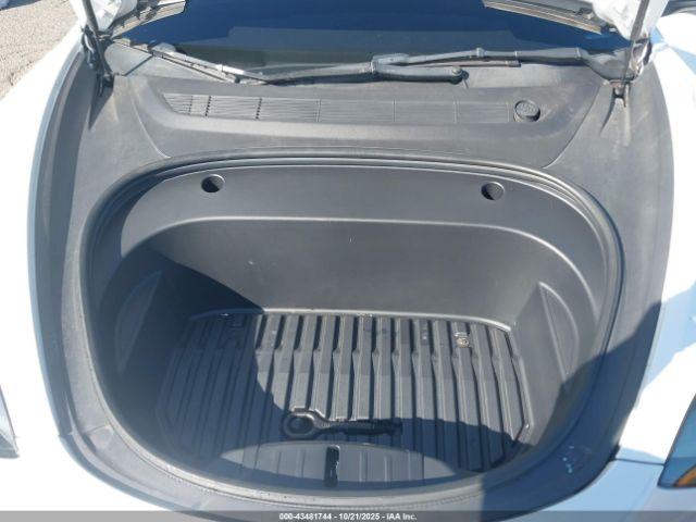 Tesla Model 3 Rear-wheel Drive Image 9