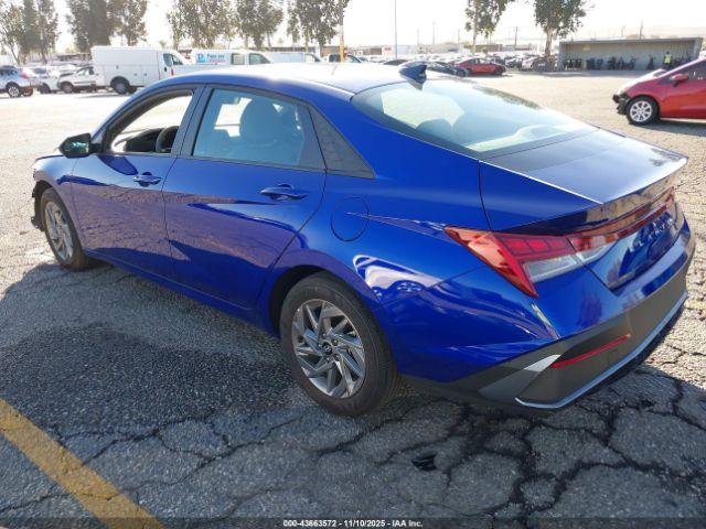 Hyundai ELANTRA Blue Image 4