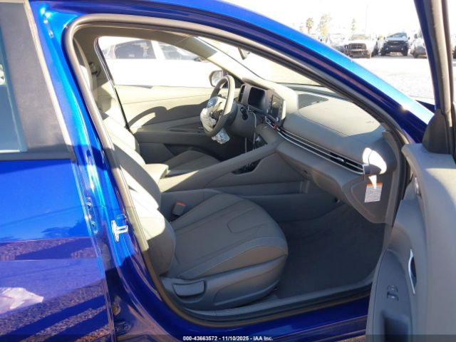 Hyundai ELANTRA Blue Image 10