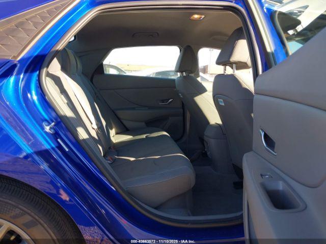 Hyundai ELANTRA Blue Image 7