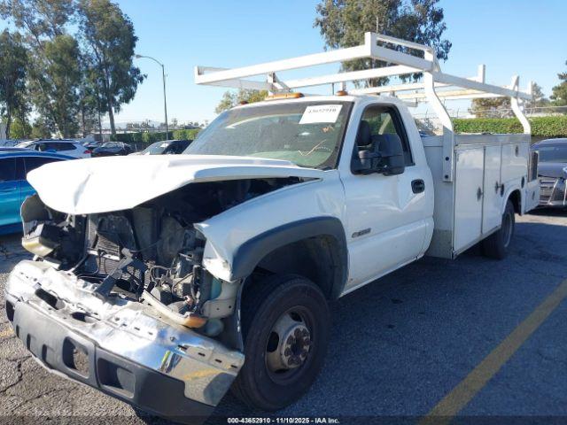 Chevrolet Silverado 3500 Work Truck Image 3