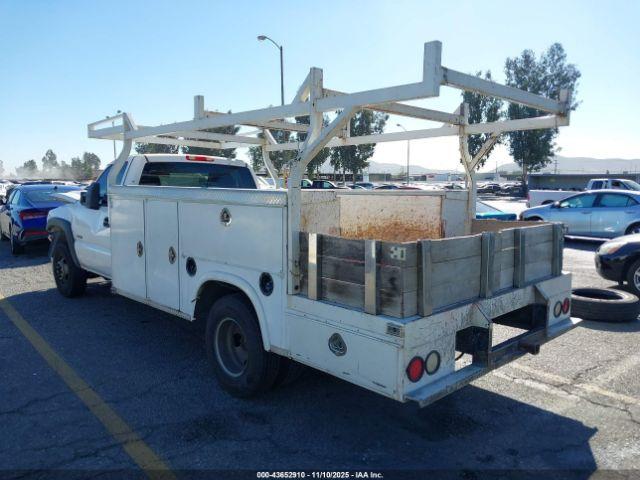 Chevrolet Silverado 3500 Work Truck Image 4