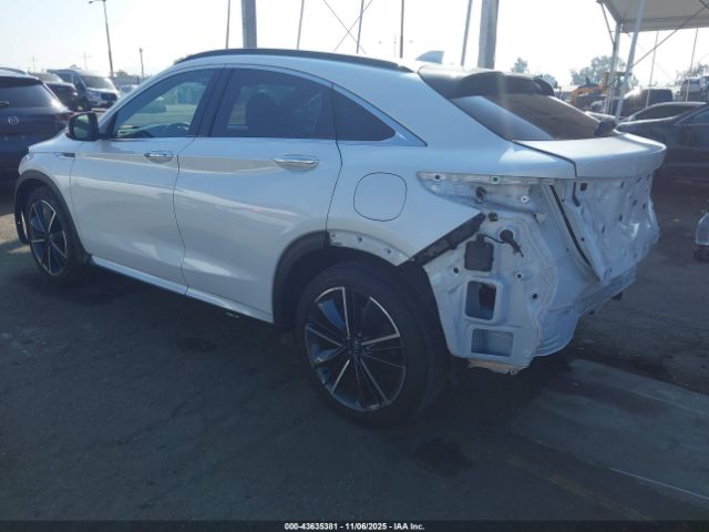 INFINITI Qx Essential Awd Image 2