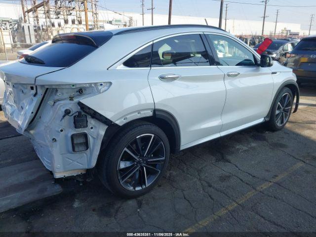 INFINITI Qx Essential Awd Image 16